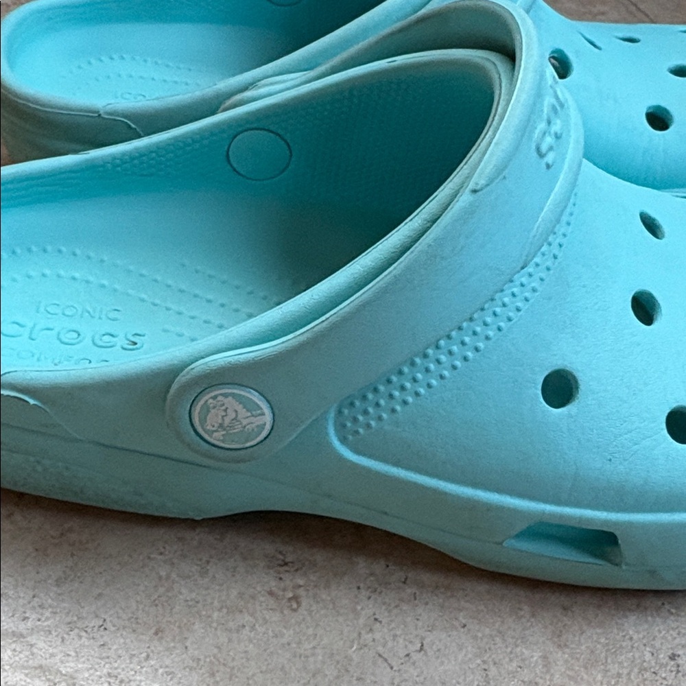 Crocs - Picture 2 of 6